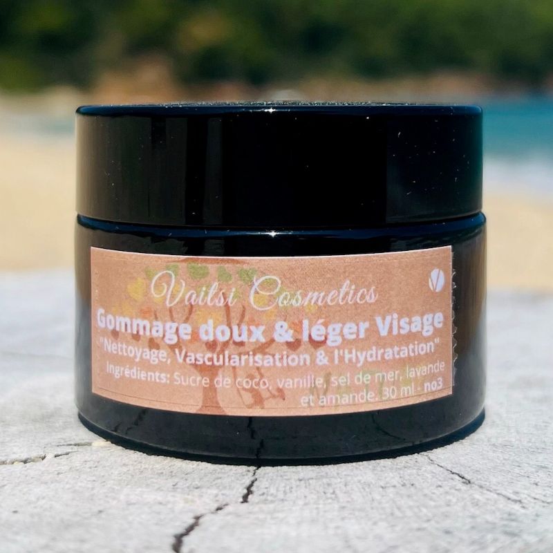 Renouvelez votre peau avec le nettoyant gommage doux pour le visage, qui nettoie et hydrate. Visitez notre page pour en savoir plus - VAITSI COSMETICS