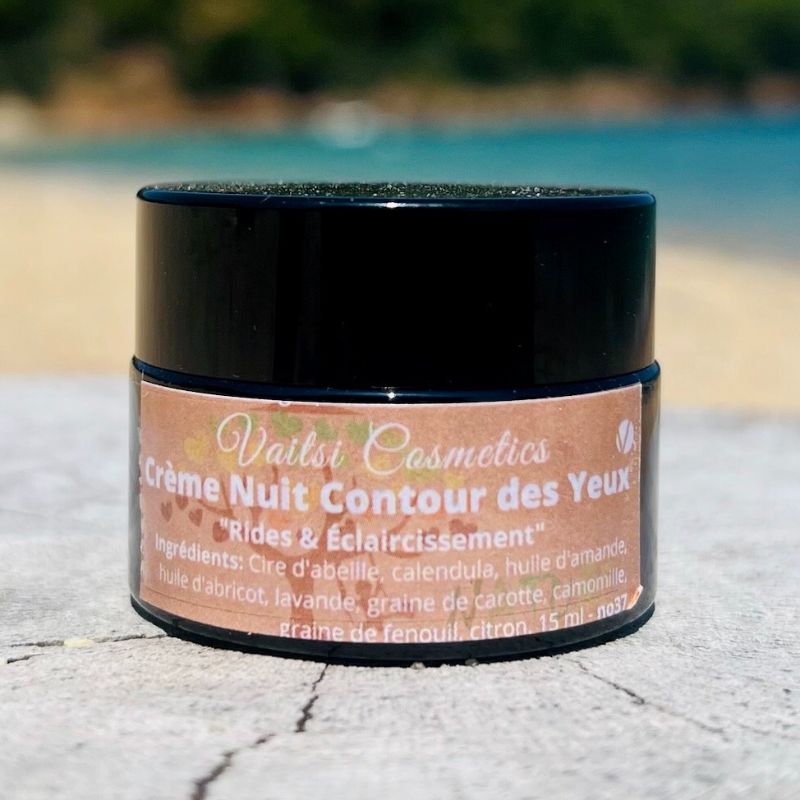 Apportez à vos yeux le soin dont ils ont besoin avec la crème de nuit. Découvrez ses bienfaits sur notre page - VAITSI COSMETICS