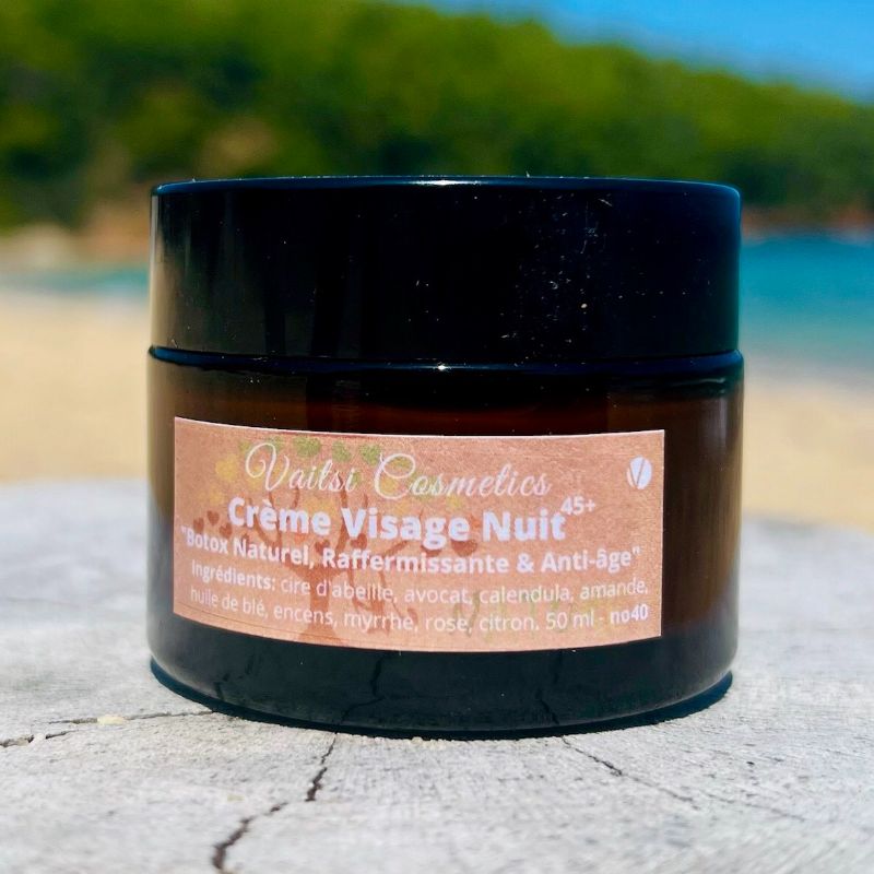 Découvrez le soin naturel de votre peau avec la Crème de Nuit 45+. Découvrez ses résultats sur notre page - VAITSI COSMETICS