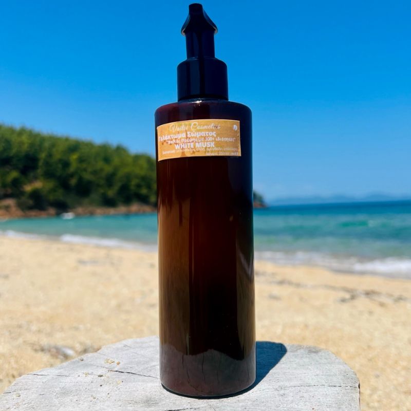 Δώστε στο δέρμα σας τη βαθιά θρέψη που χρειάζεται με το Γαλάκτωμα Σώματος White Musk με 300+ ιδιότητες. Μάθετε περισσότερα για τα οφέλη αυτού του μοναδικού προϊόντος - VAITSI COSMETICS